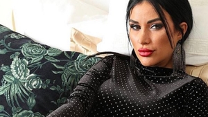 De la spital, la bal! Cum arată și ce face acum Daniela Crudu. Dovada că bruneta a uitat bătaia încasată de la iubit
