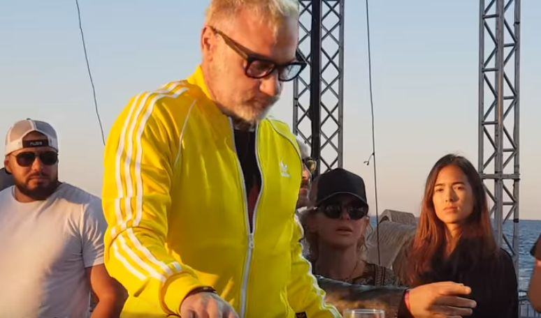 Un fan s-a apropiat prea mult de Gianluca Vacchi