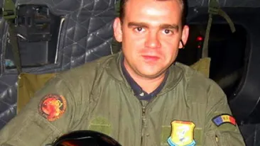 A avut parte de un ”tratament special”.  Reporterul de război al PRO TV, ”tăvălit” pe plajă de un bătrânel!