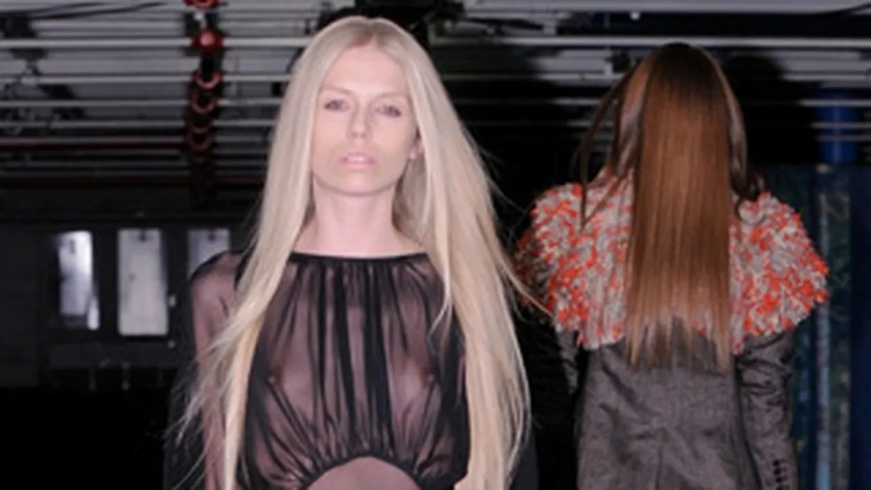 Fata lui Keith Richards, cu sanii la vedere la Saptamana Modei din New York