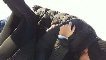 Mitea a tăvălit-o pe Tonciu prin zăpadă de i-au mers fulgii! Uite cum a împăcat-o la final!