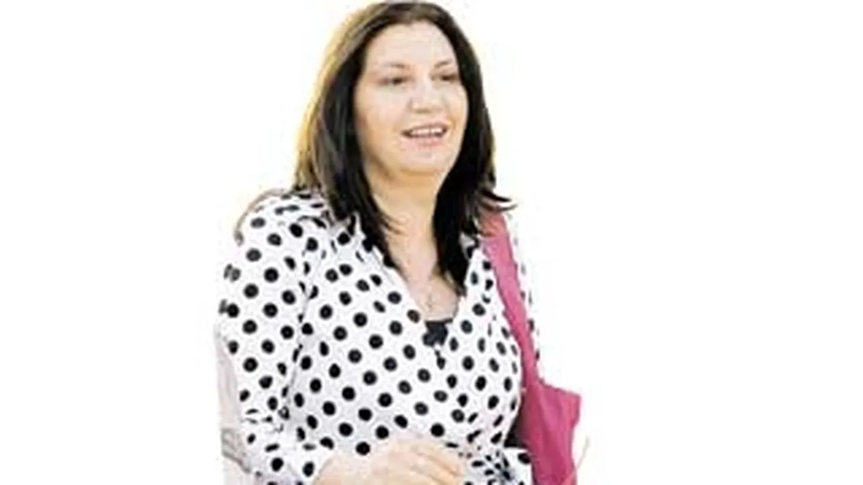 Magda Catone infloreste pe zi ce trece, departe de Serban Ionescu. O tine numai in petreceri de cand si-a anuntat divortul