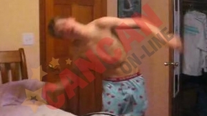 Il are pe dracu' in el! Uite in ce hal poate sa reactioneze un pusti dupa o cearta cu parintii!
