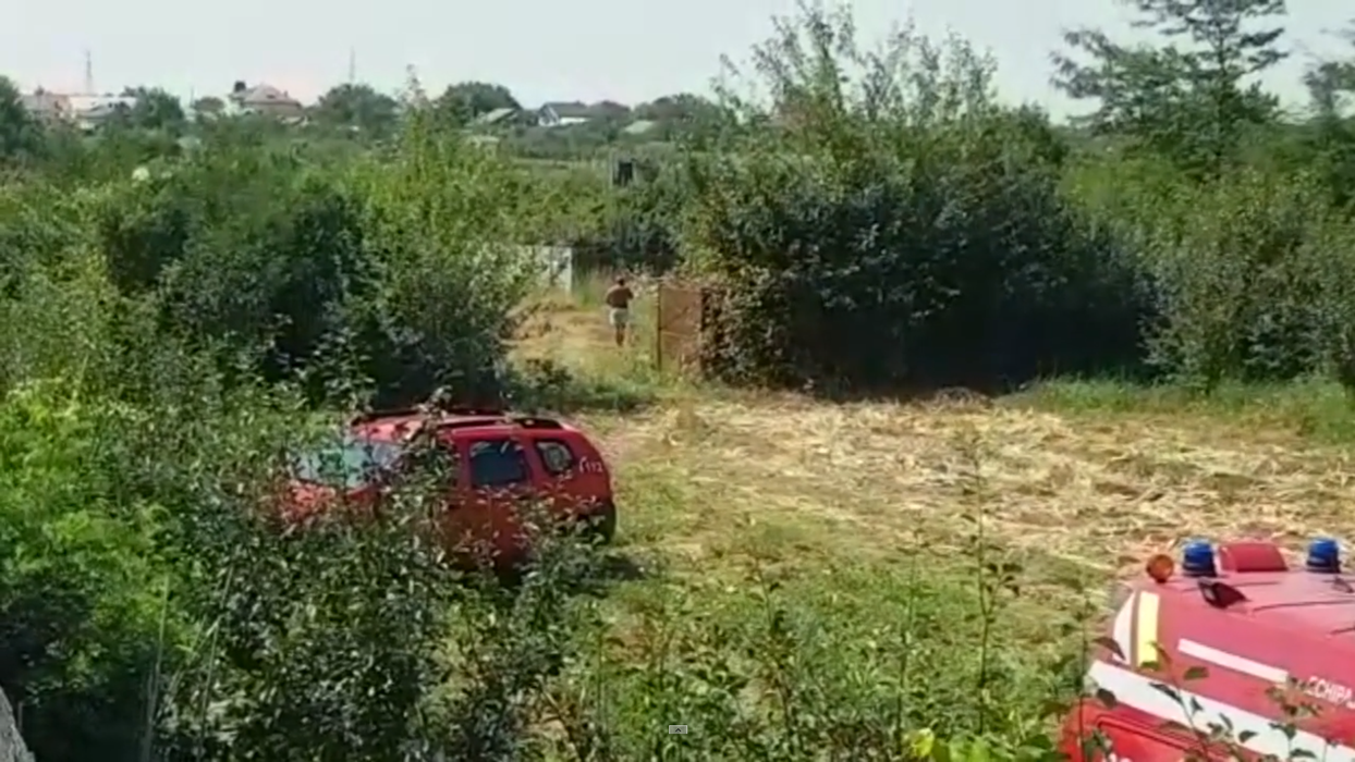 Criminalul din Caracal. Primele imagini din curtea în care ar fi fost ucise Alexandra şi Mihaela