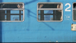 Un barbat de 70de ani a murit, incercand sa coboare dintr-un tren aflat in mers