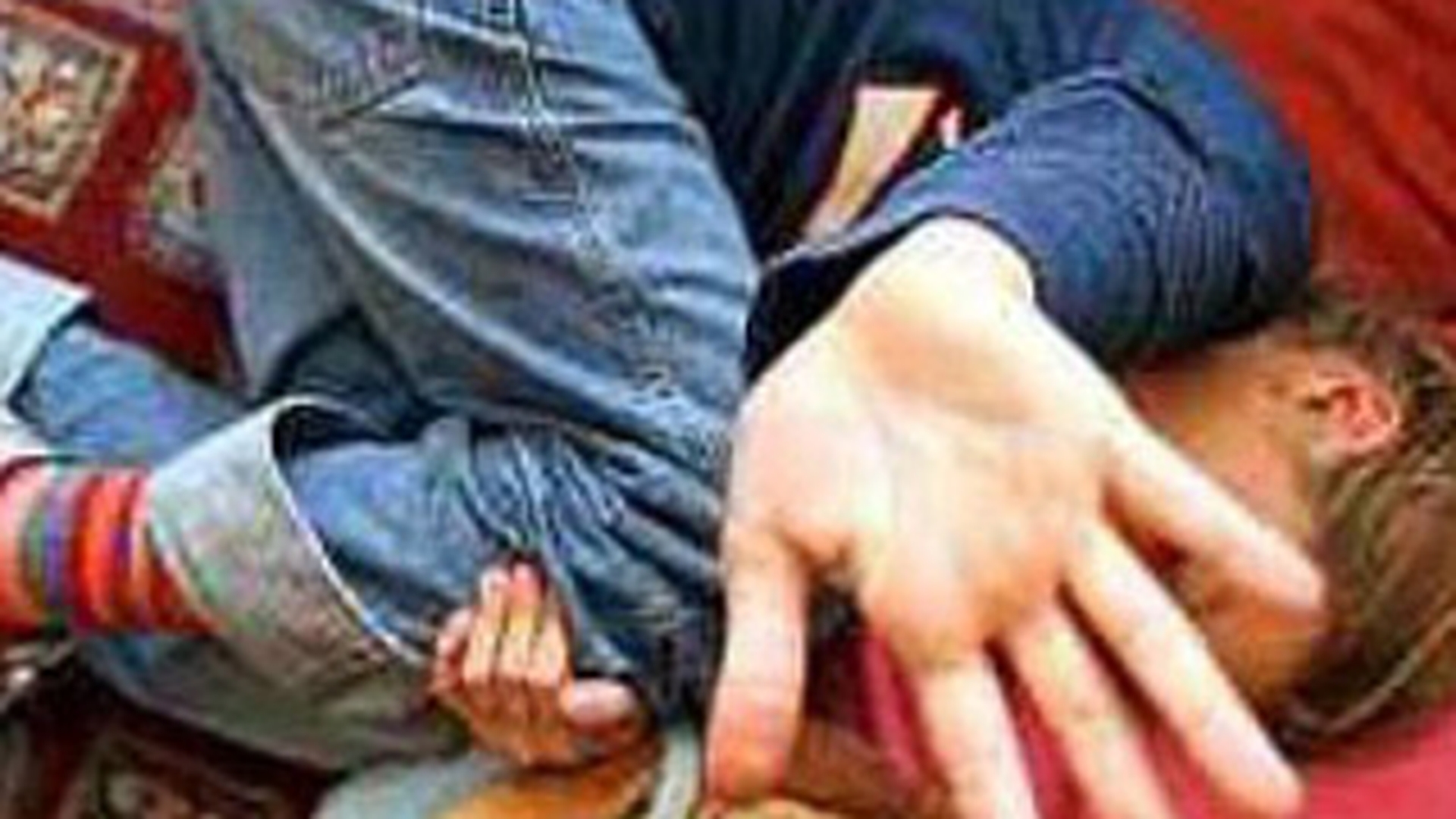 O fetita de 4 ani din Mehedinti a fost batuta de mama ei care, initial, o abandonase!