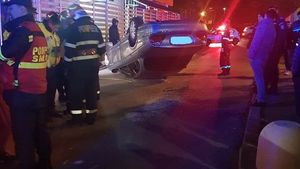 O mașină s-a răsturnat în București, la intersecția Brâncoveanu cu Târnava Mică. Ce au constatat polițiștii