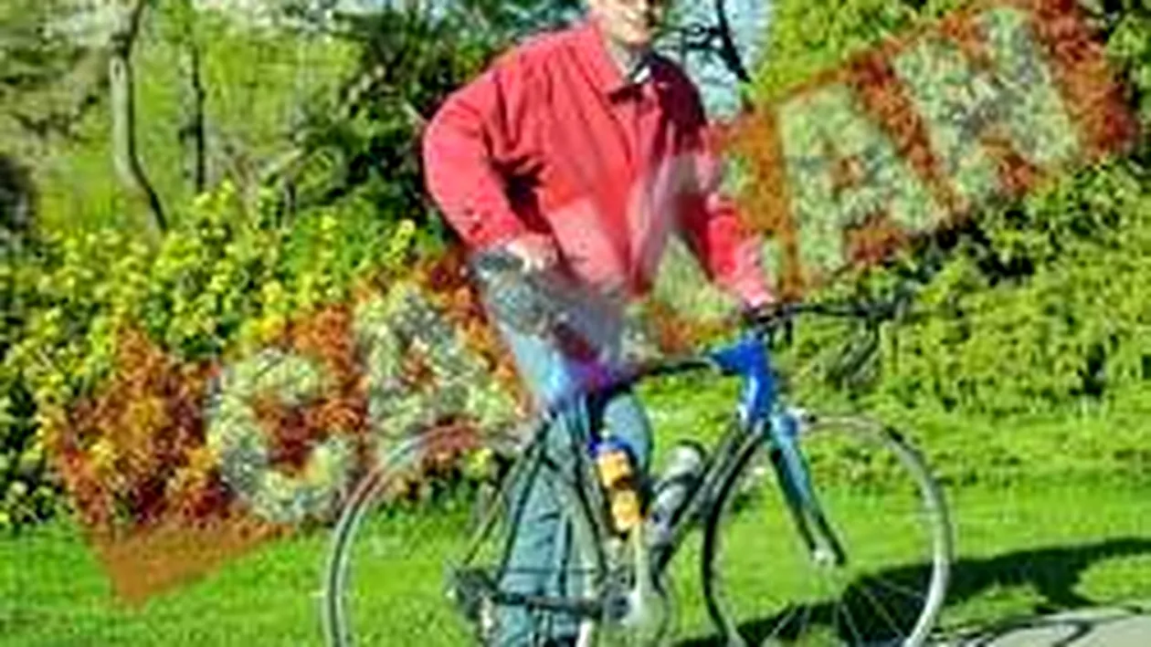 Lucian Mandruta merge pe bicicleta pana la Constanta