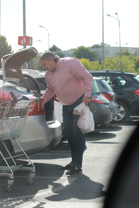 Dănuț Lupu a împins căruciorul de cumpărături până la mașină