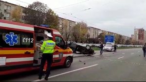 Patru pietoni care așteptau tramvaiul, spulberaţi pe o stradă din Craiova