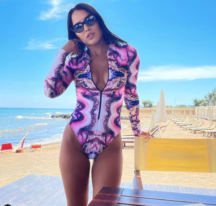 Imagini fierbinți cu soția lui Gabi Tamaș. Ioana, bombă-sexy la piscină! Fanii brunetei au luat-o razna| GALERIE FOTO