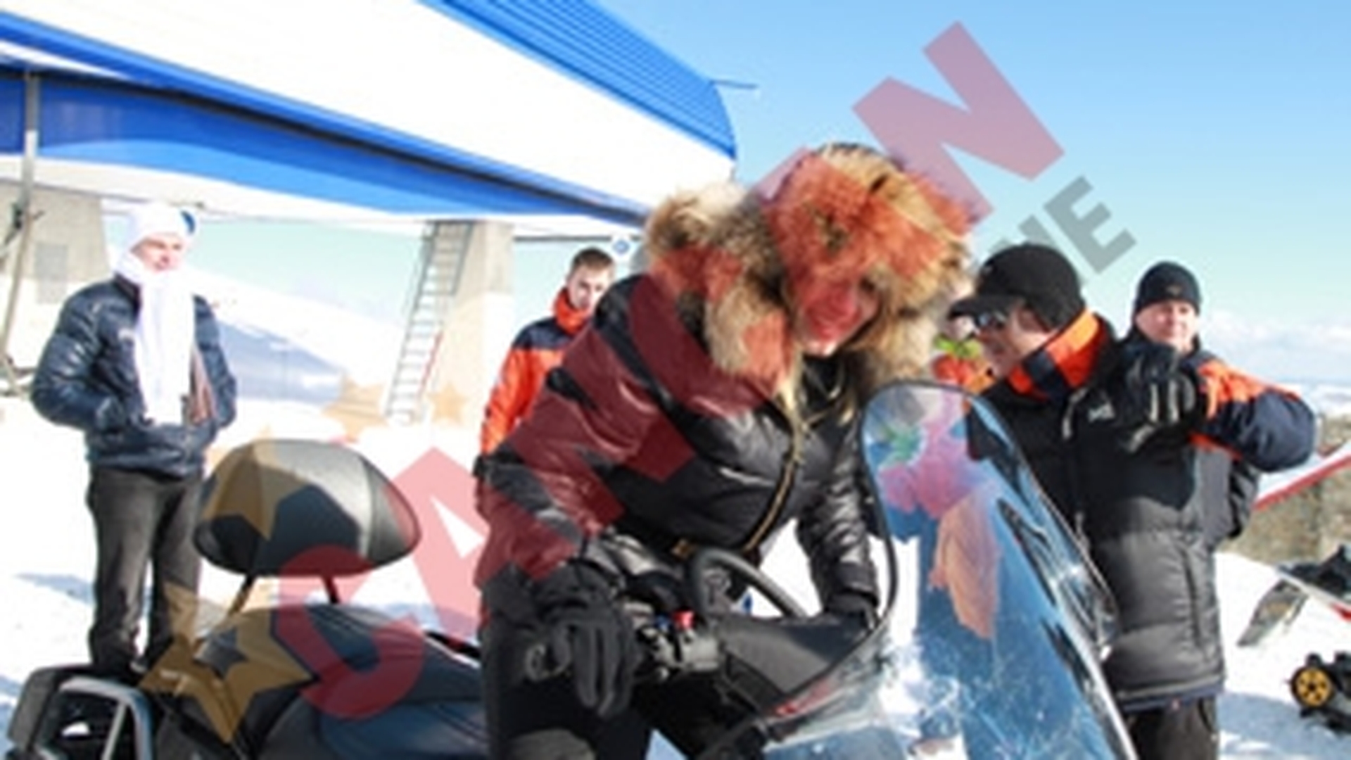 Elena Udrea, cu snowmobilul la Cota 2.000