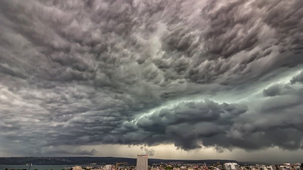 Alertă METEO! Noi coduri galbene de ploi și vijelii pentru cea mai mare parte a țării