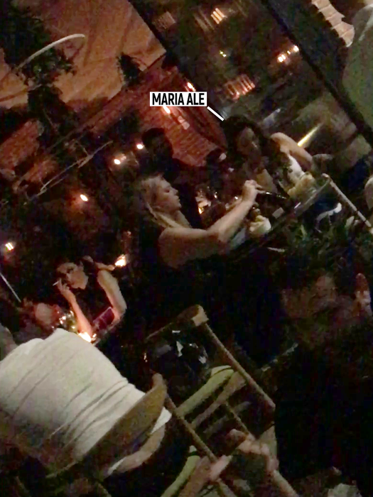 Maria Ale a fost alături de o prietenă în NUBA Cafe