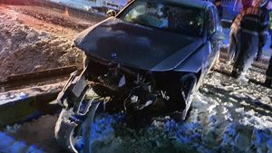 Accident grav în Teleorman. Un șofer a derapat și s-a izbit cu mașina de un cap de pod. O victimă a rămas încarcerată