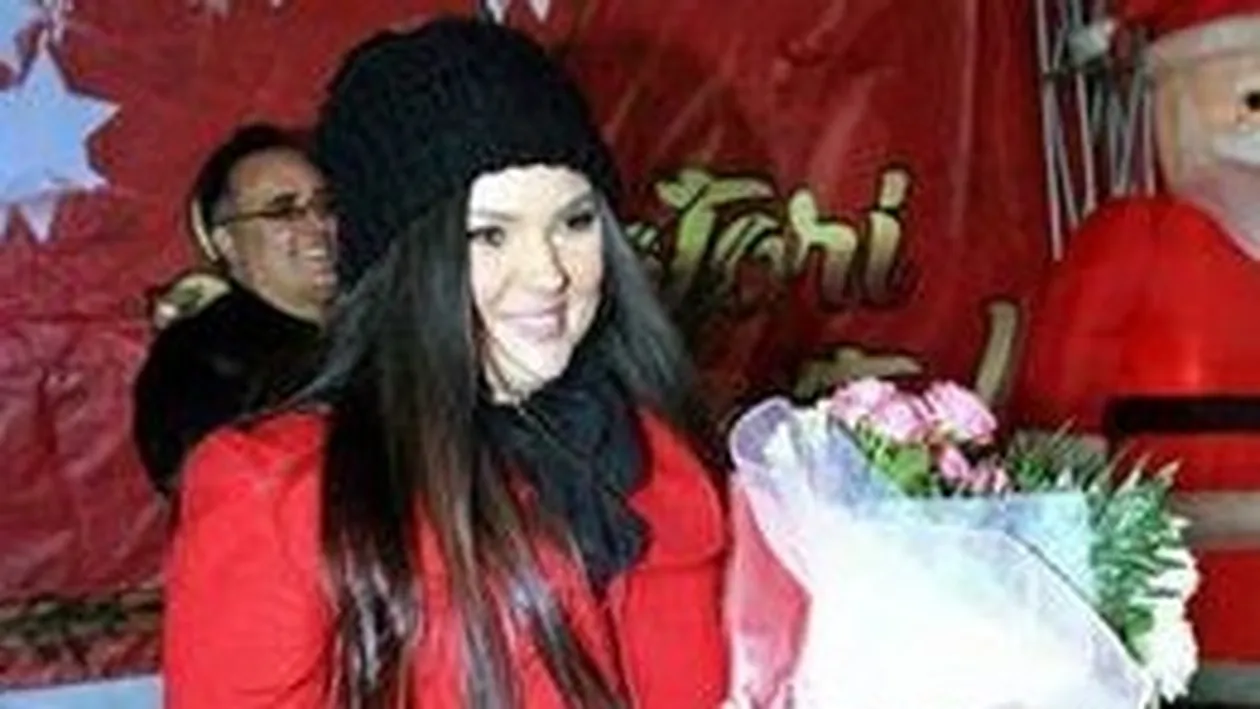 Paula Seling, apariţie de senzaţie după ce a scăpat de kilogramele în plus! Artista şi-a pus o rochie roşie, scurtă şi a atras privirile tuturor