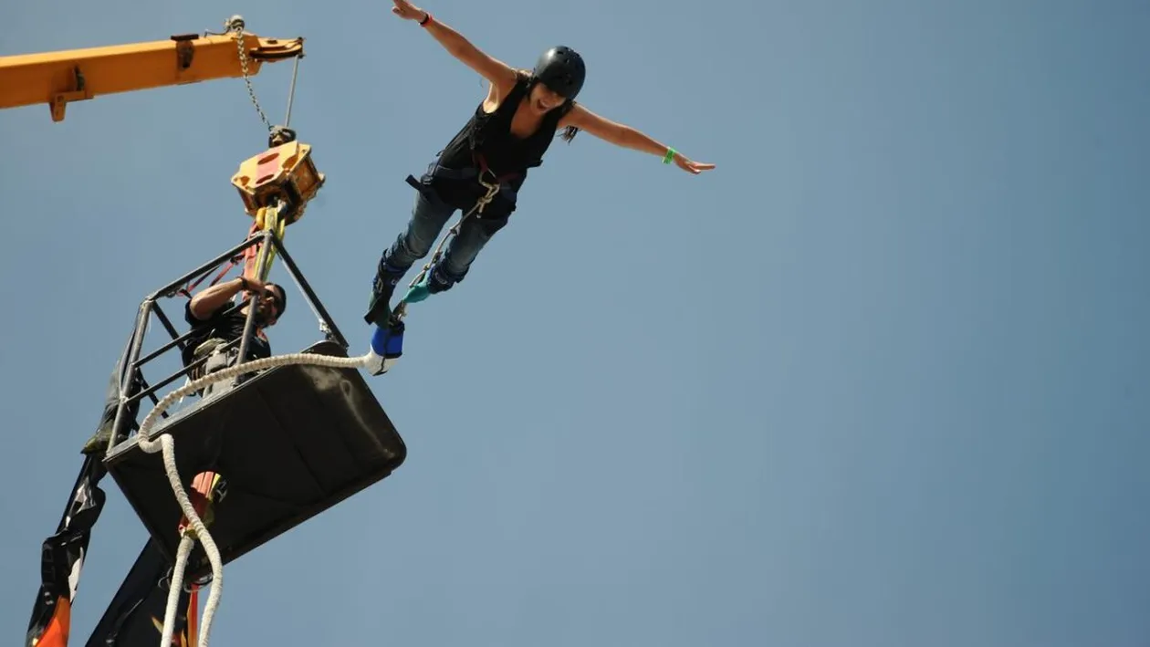 O tânără a murit la doar 21 de ani. A sărit în gol fără coardă de siguranță pentru bungee jumping