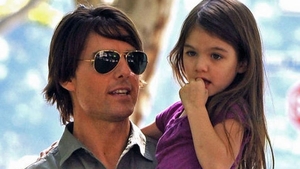 Cum arată Suri, fiica lui Tom Cruise și a lui Katie Holmes, la 18 ani. Tânăra nu a mai vorbit cu tatăl ei de un deceniu