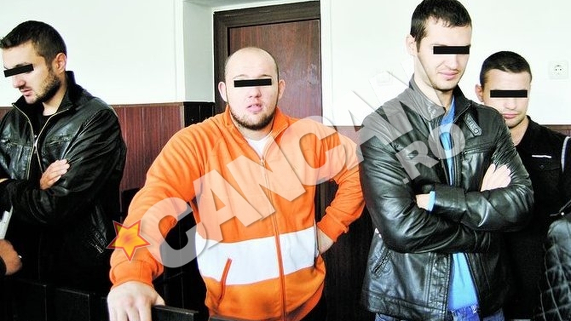Interlopii din Resita isi intimideaza dusmanii cu metode siciliene - I-au decapitat cainele si i l-au pus pe capota masinii!