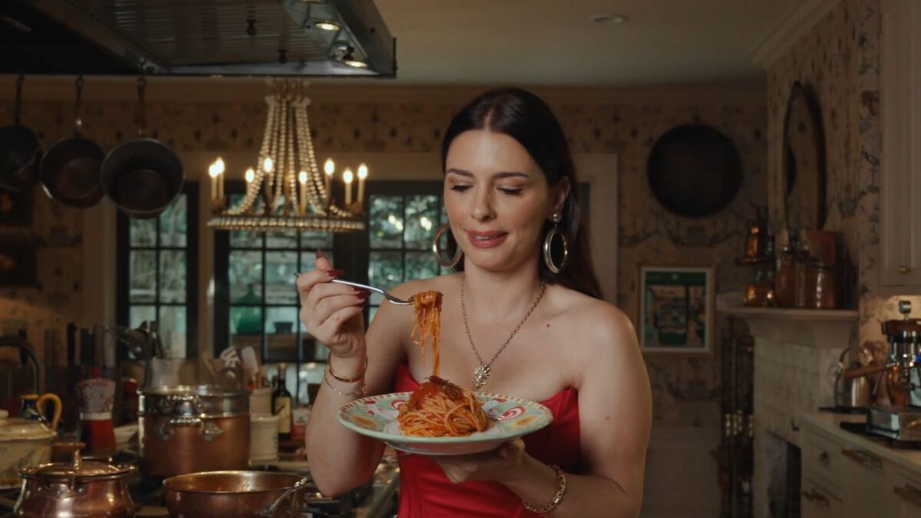 Pasta Queen ne învață să facem Spaghetti alla Puttanesca. Adevărate, fără vrăjeală, ca-n Napoli, noaptea târziu
