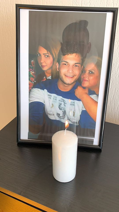 În memoria prietenei sale apropiate, Raluca, fostul prezentator a scris un mesaj emoționant și a postat două fotografii de album cu aceasta © Facebook