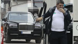 “Regele brutarilor” își face simțită prezența. Cosmin Olteanu a răvășit Capitala cu Rolls Royce-ul de peste 400.000 €!