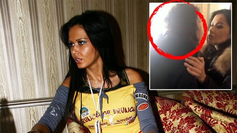 Nu e gluma! Cu ce pret se vinde pe OLX o pereche de papuci de casa purtati de Oana Zavoranu! „Am stat 5 ore la coada, nu negociez!”