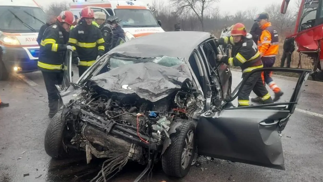 ,,Drumul Morții” face noi victime. Două persoane, soț și soție, și-au pierdut viața într-un cumplit accident pe DN2
