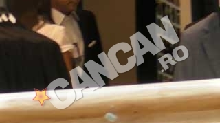 Aurelian Pavelescu si-a cumparat camasa alba si a probat cateva cravate pentru nunta Elenei Basescu