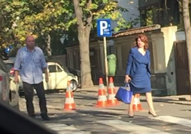 Andreea Păstârnac se îndreaptă spre birou