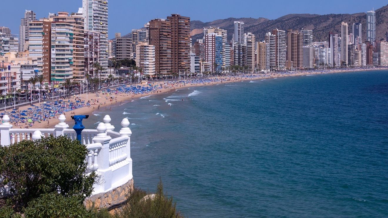 Cât costă un apartament în Spania, la malul Mediteranei. Se vând cu miile