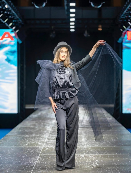 Colecția Black Opulence prezentată în cadrul evenimentului Pasarela
