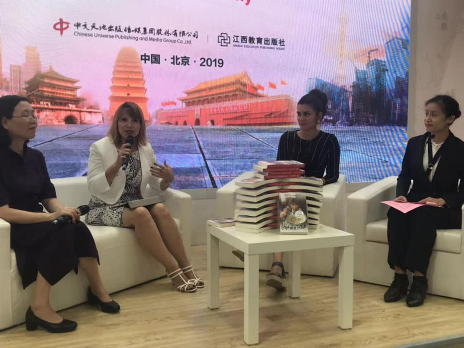 Marina Almășan și-a lansat cartea în cadrul celui mai mare târg din Beijing