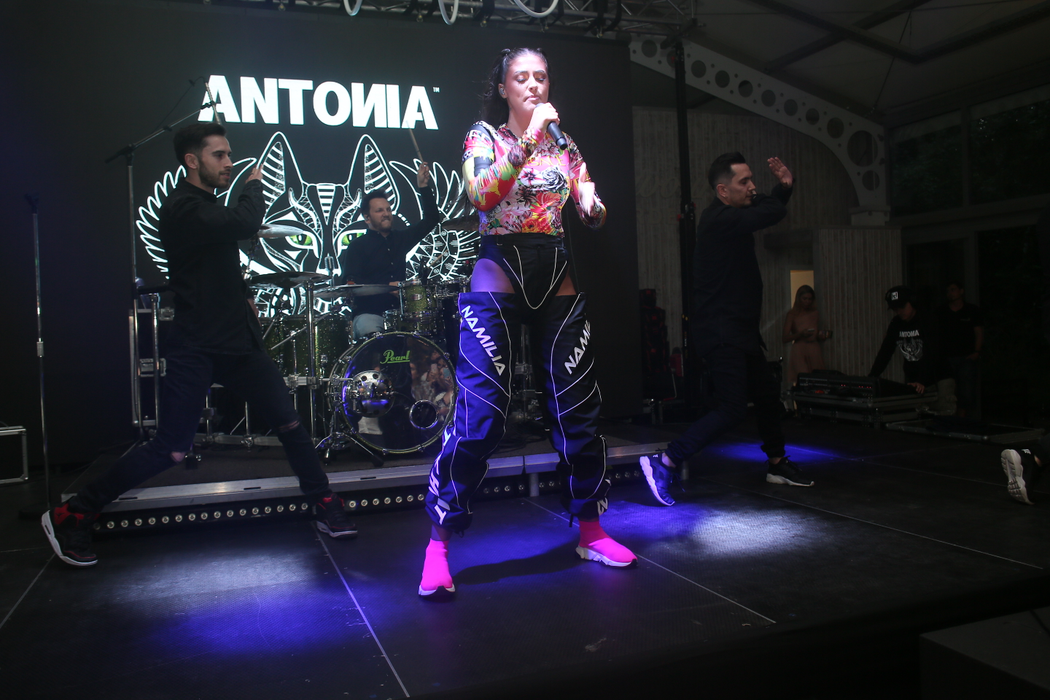 Antonia a comis gafa +18 a anului! A apărut pe scenă cu „intimitățile” la vedere