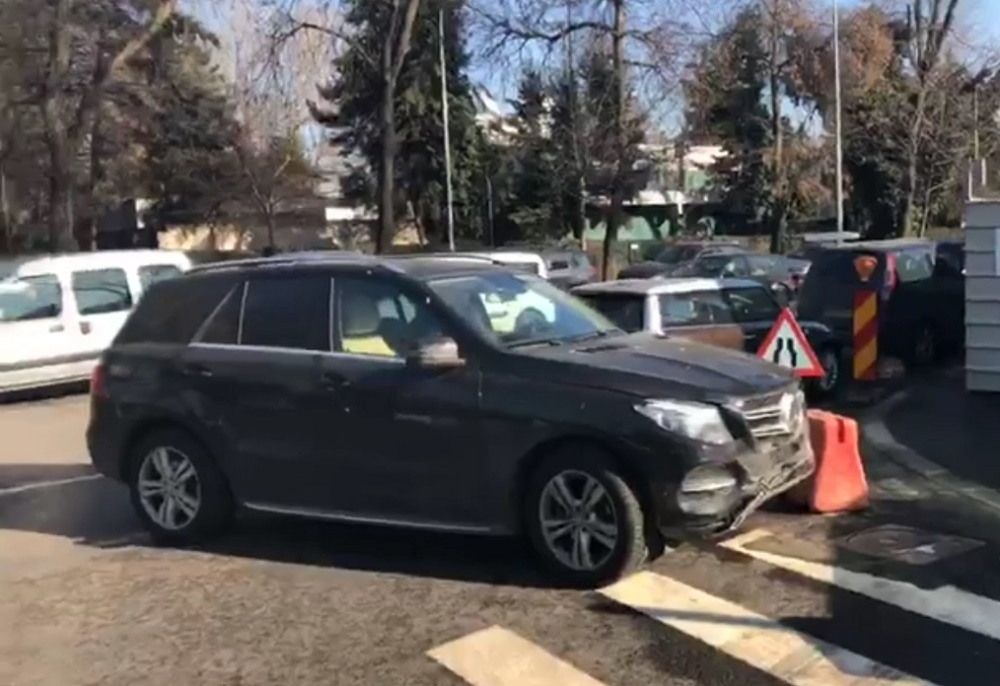 ULTIMA ORA! Dan Diaconescu, implicat intr-un accident rutier in Bucuresti! Imagini  LIVE