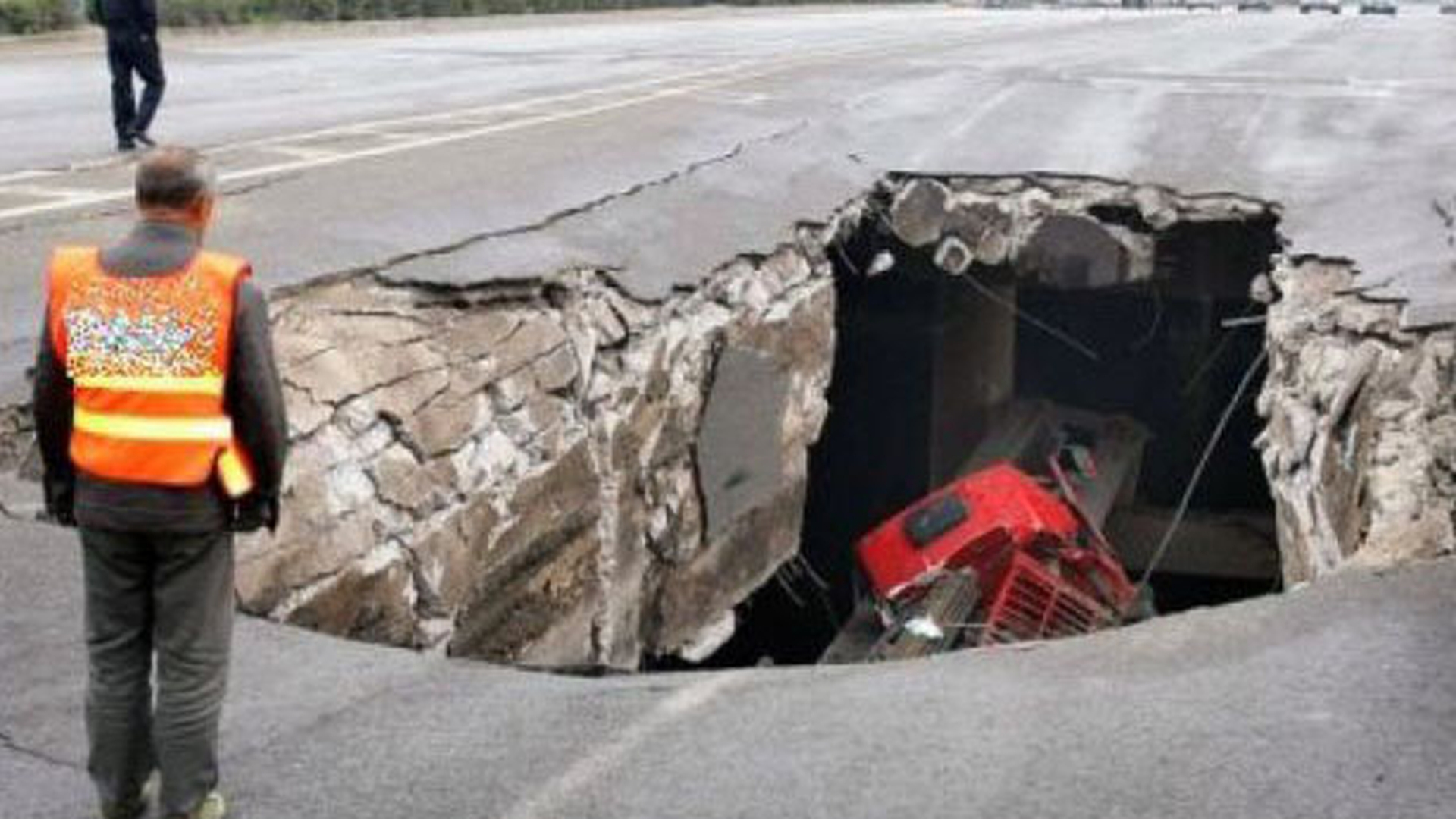 Probleme cu circulatia in Bucuresti dupa ce asfaltul a cedat. Afla ce s-a intamplat si zonele pe unde nu se circula