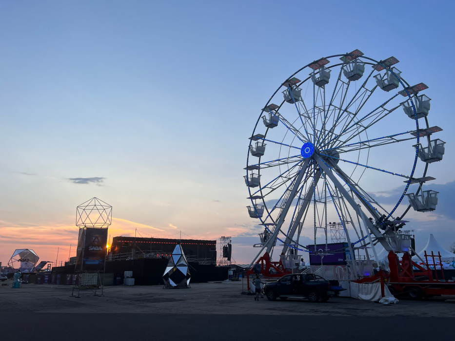 Primele imagini de la Romaero cu scenele și producția celei de-a treia ediții SAGA Festival