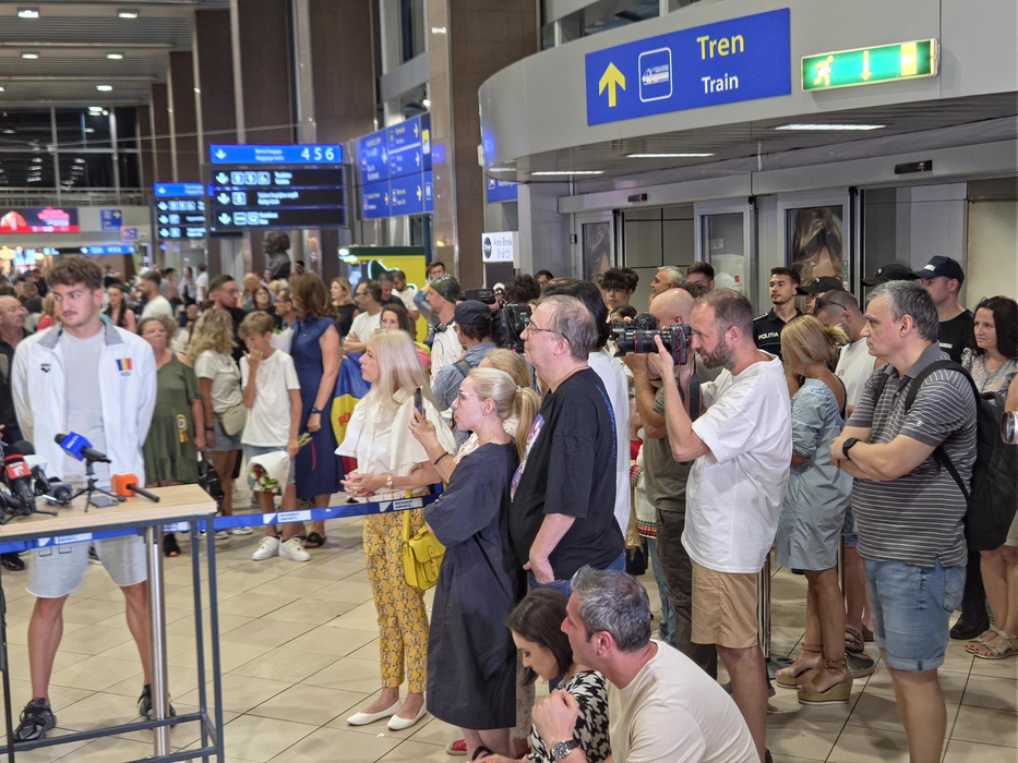David Popovici s-a întors în România! Primele declarații după ce a câștigat două medalii de aur: ”Simți tensiunea din aer”