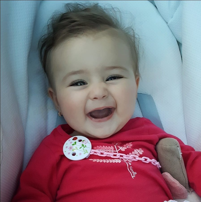 Anais, fiica lui Christian şi a Iuliei Sabbagh, este o  mică vedetă pe reţelele de socializare.