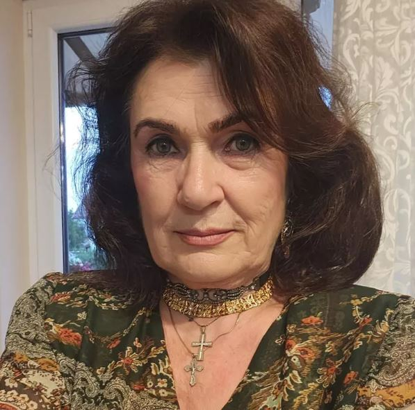 Cum au apărut mama și fratele Monicăi Bîrlădeanu la nunta ei cu Valeriu Gheorghiță. Părintele zici că e sora actriței, nu glumă!