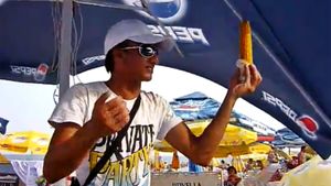 Să vezi și să nu crezi! Câți lei costă un porumb fiert, pe plajă în Mamaia