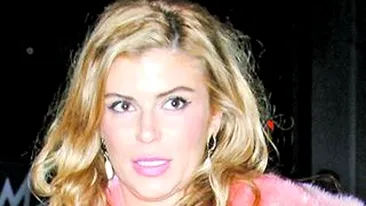 VIDEO Ea a platit-o pe Moni cu 2.500 de dolari pe noapte