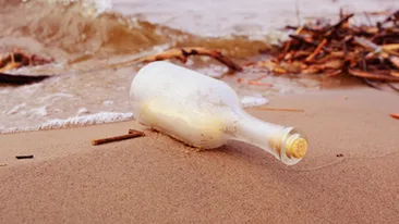 O scrisoare pusa intr-o sticla a fost gasita dupa 30 ani si returnata autorului cu ajutorul Facebook!