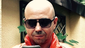 DJ Sava se crede stapanul soselelor! Incalca grav regulile de circulatie!