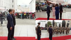 Nicușor Dan, alături Mirabela Grădinaru și cei doi copii, în vizită oficială la Salzburg. Cum au fost întâmpinați de președintele Austriei