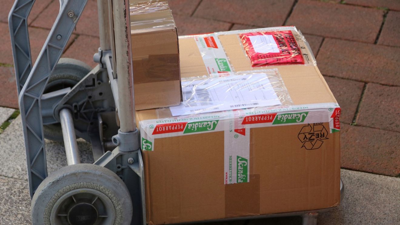 A comandat o cameră de supraveghere de pe TikTok și a înlemnit după ce a deschis pachetul. Pățania unui bărbat din Suceava