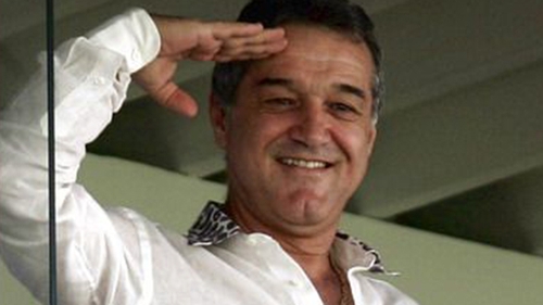 Gigi Becali a ciocnit sampanie din pahare de plastic cu detinutii. CANCAN a aflat cum a sarbatorit REVELIONUL patronul Stelei!