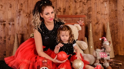 Sânziana Buruiană, transformată după schimbarea de look. Anunţul cu care le-a înfuriat pe mame: "Fac un concurs de frumuseţe pentru fetiţe: să fie coafate, machiate şi..."