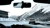 Ce amendă riscă șoferii care nu au mașinile echipate corespunzător. Cei care circulă fără cauciucuri de iarnă primesc sancțiuni considerabile