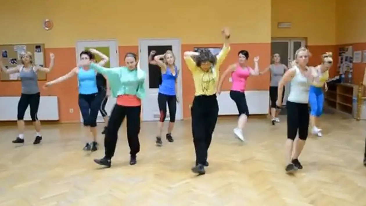 In Polonia femeile fac zumba pe muzica de petrecere romaneasca! Un filmulet din cale afara de amuzant